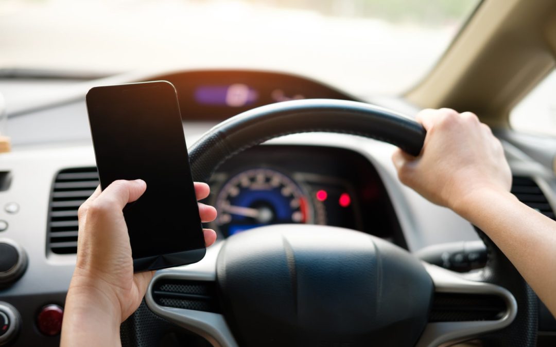 How To Tell If Another Driver May Be Distracted